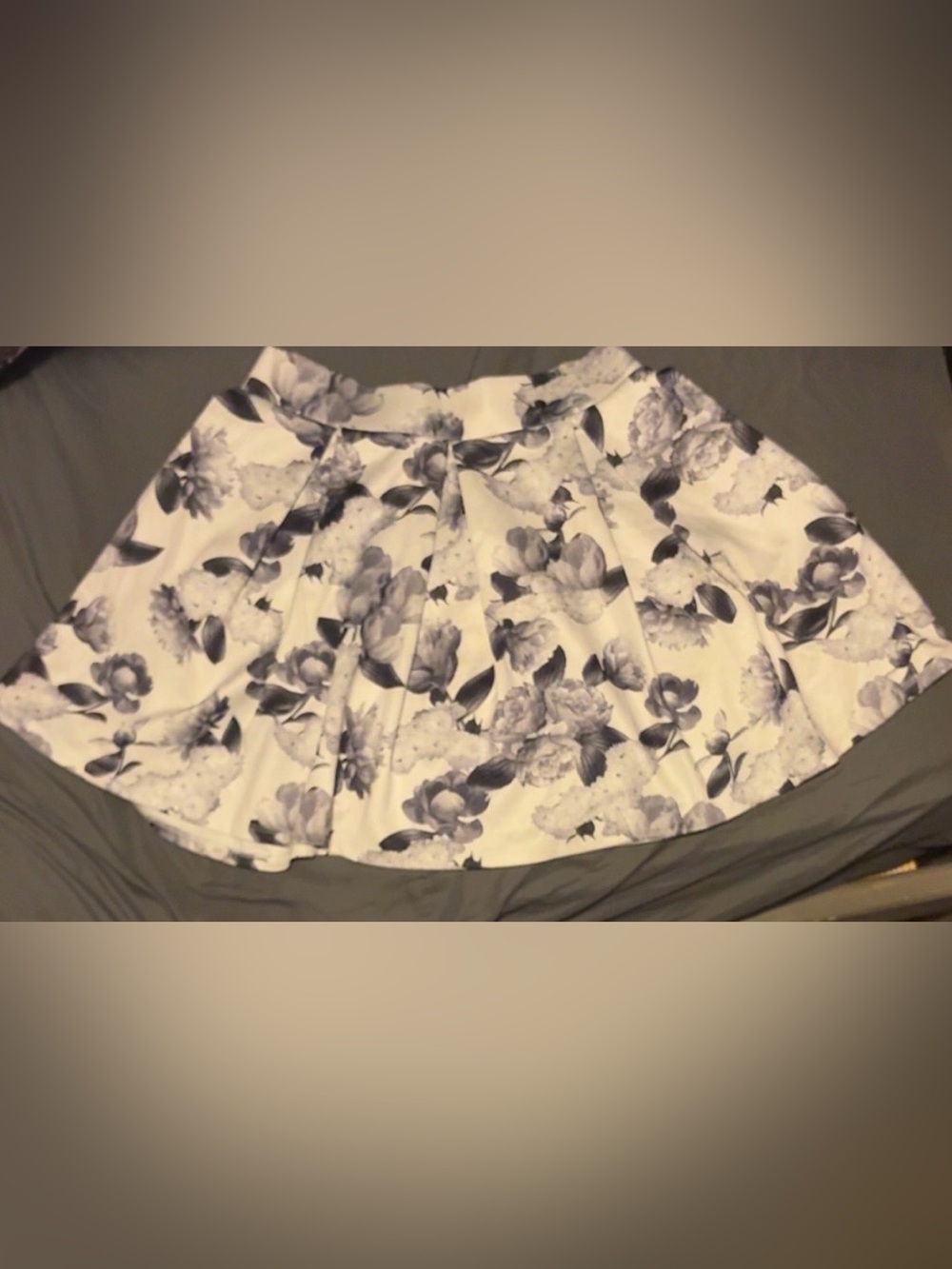 Floral Circle Skirt in White and Gray